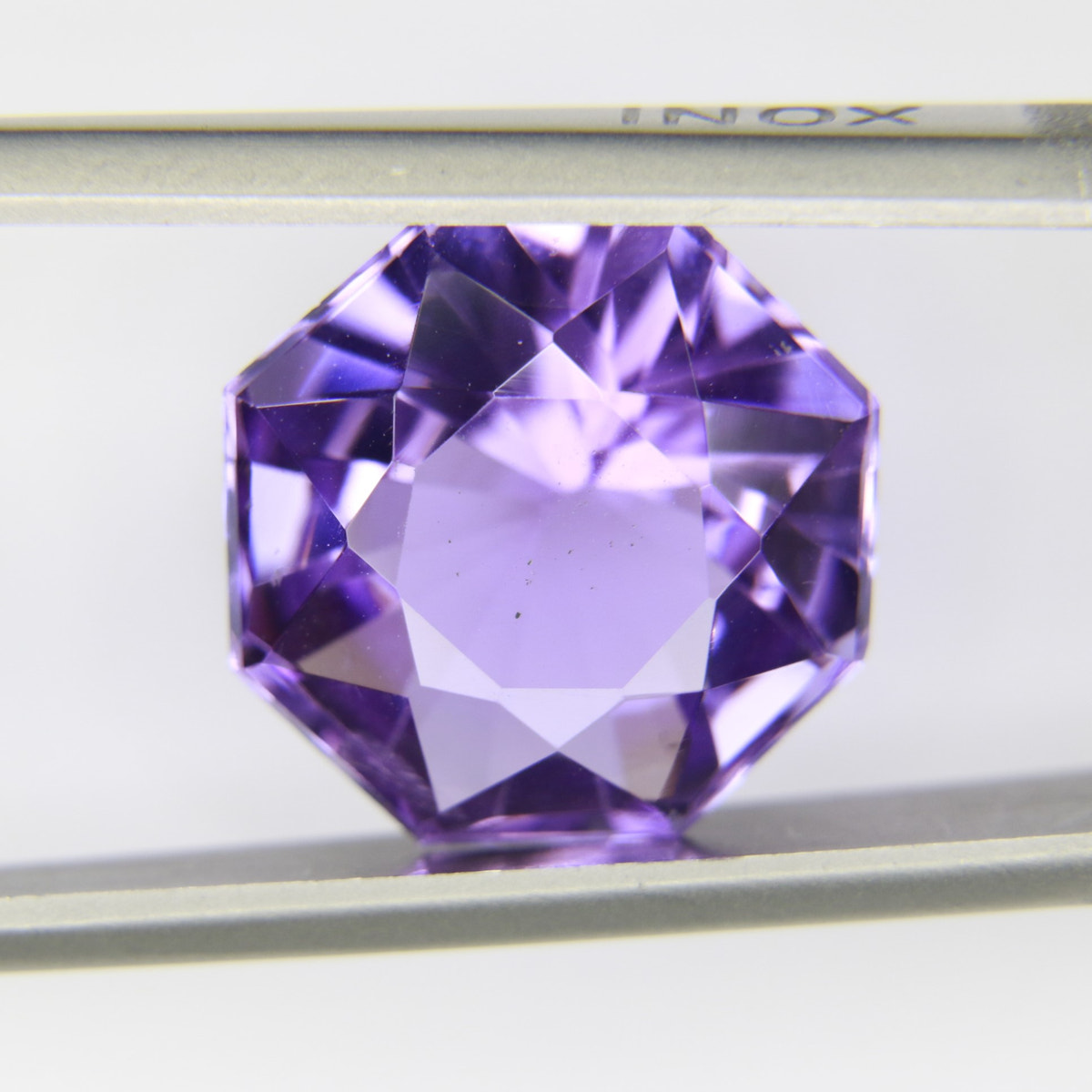 9.45ct faceted Amethyst gemstone - alternate view 2