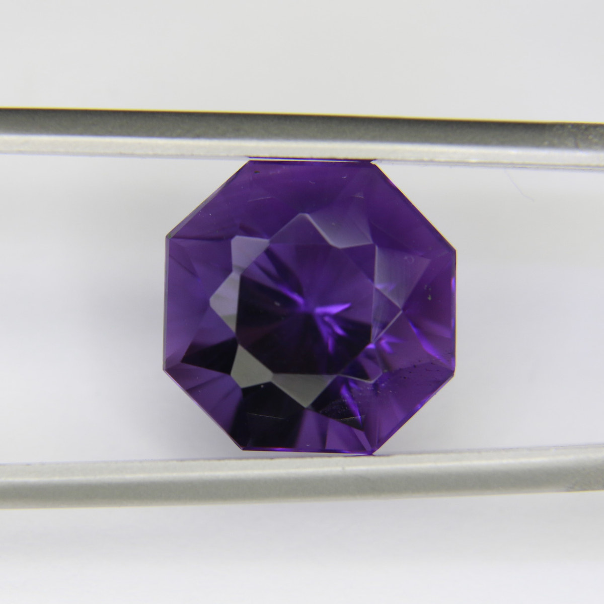 9.78ct faceted Amethyst gemstone - alternate view 2