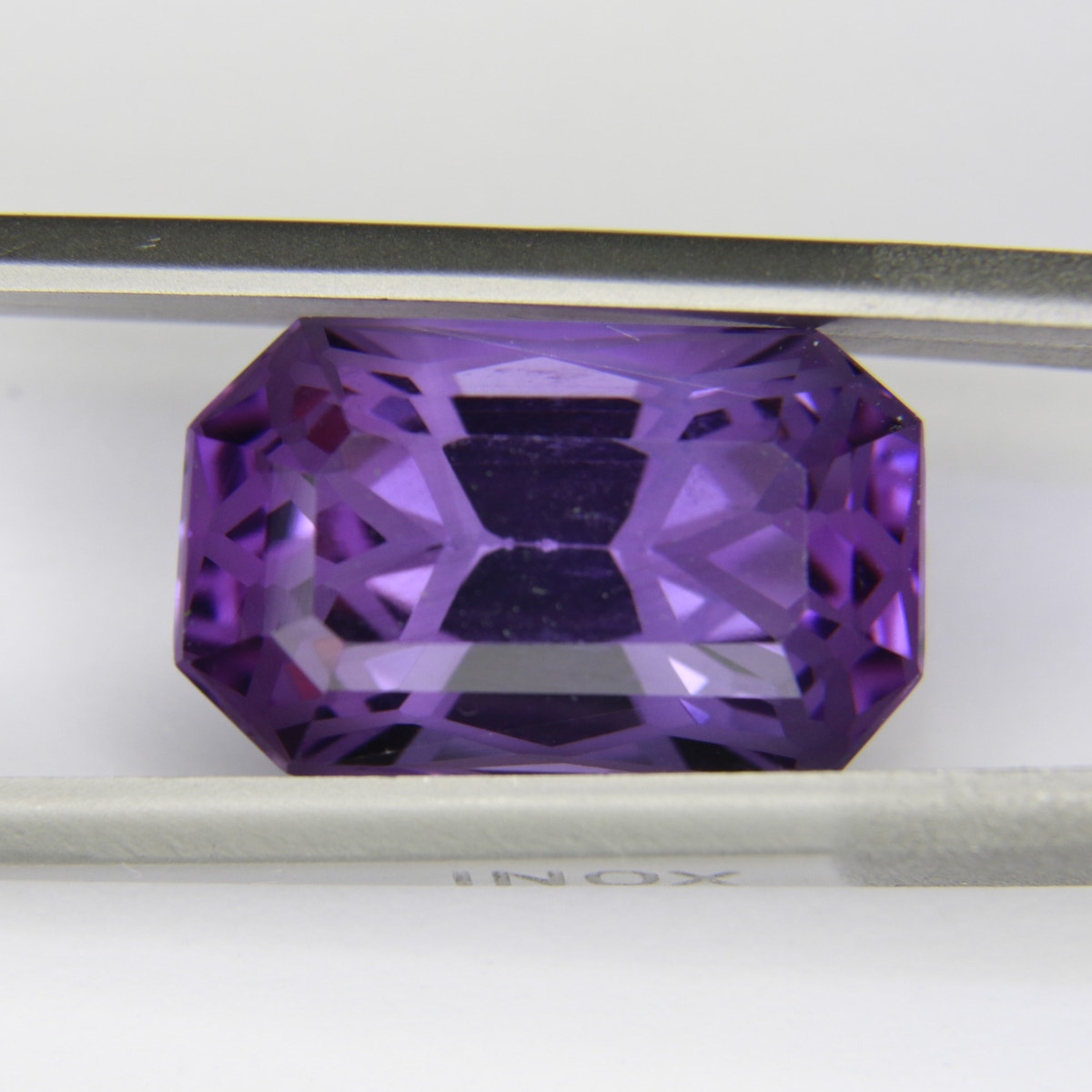 9.95ct faceted Amethyst gemstone - alternate view 2