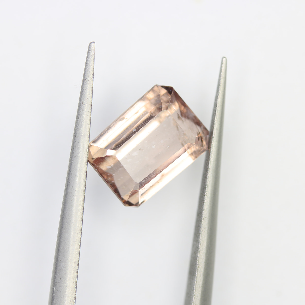 2.7ct faceted Apatite gemstone