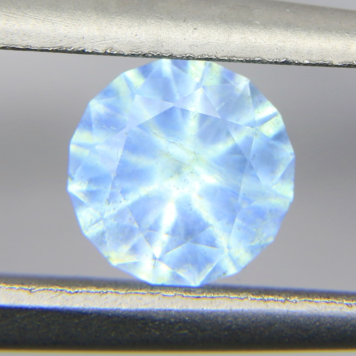 0.75ct faceted Aquamarine gemstone