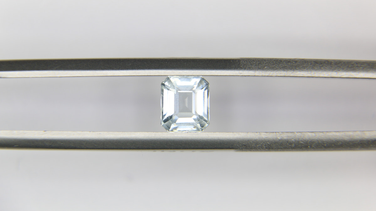 0.75ct faceted Aquamarine gemstone
