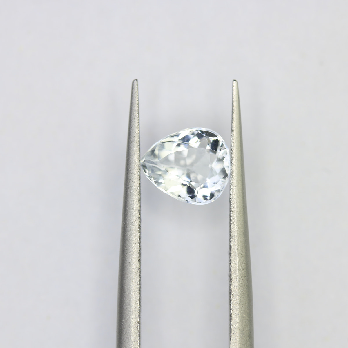 0.7ct faceted Aquamarine gemstone