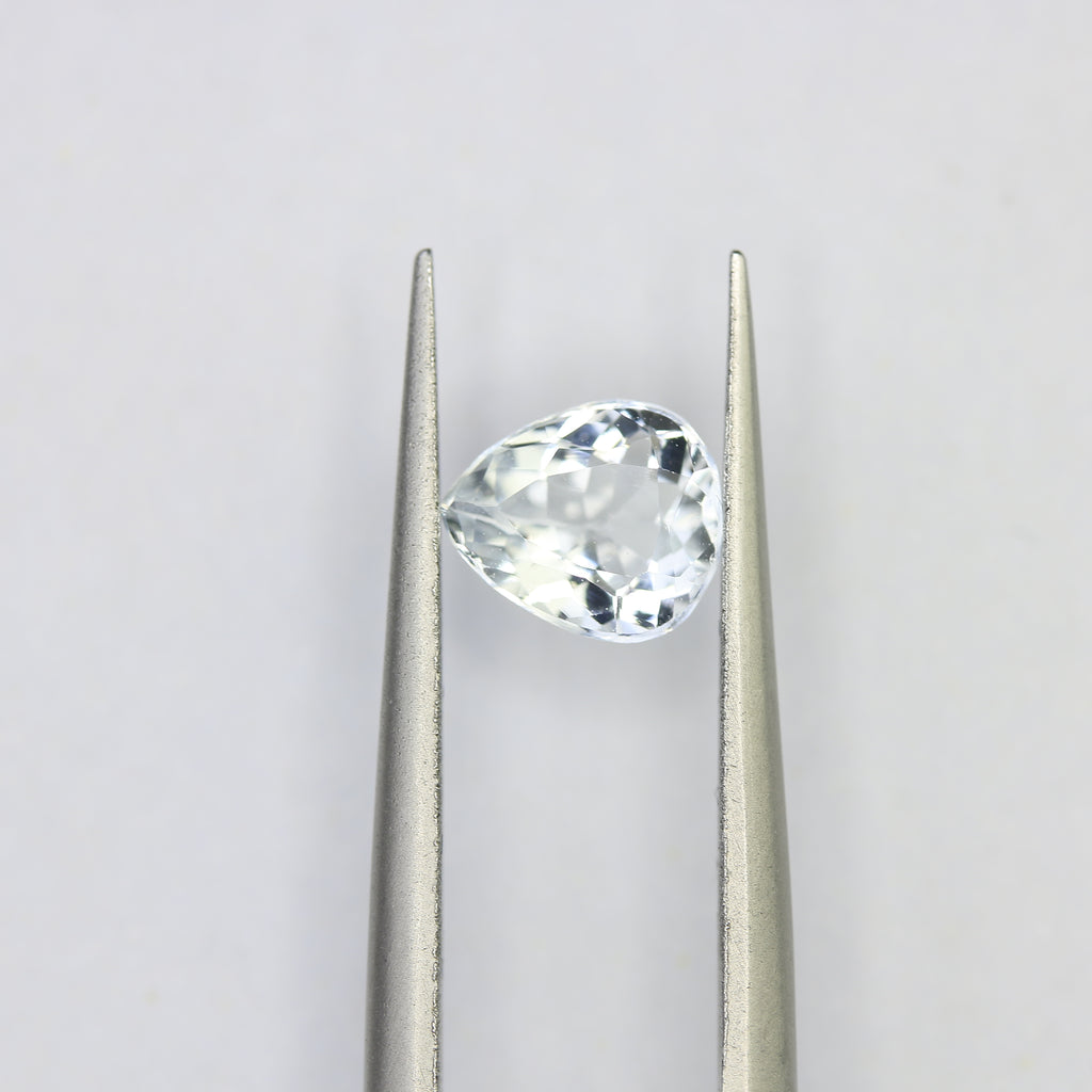 0.7ct faceted Aquamarine gemstone