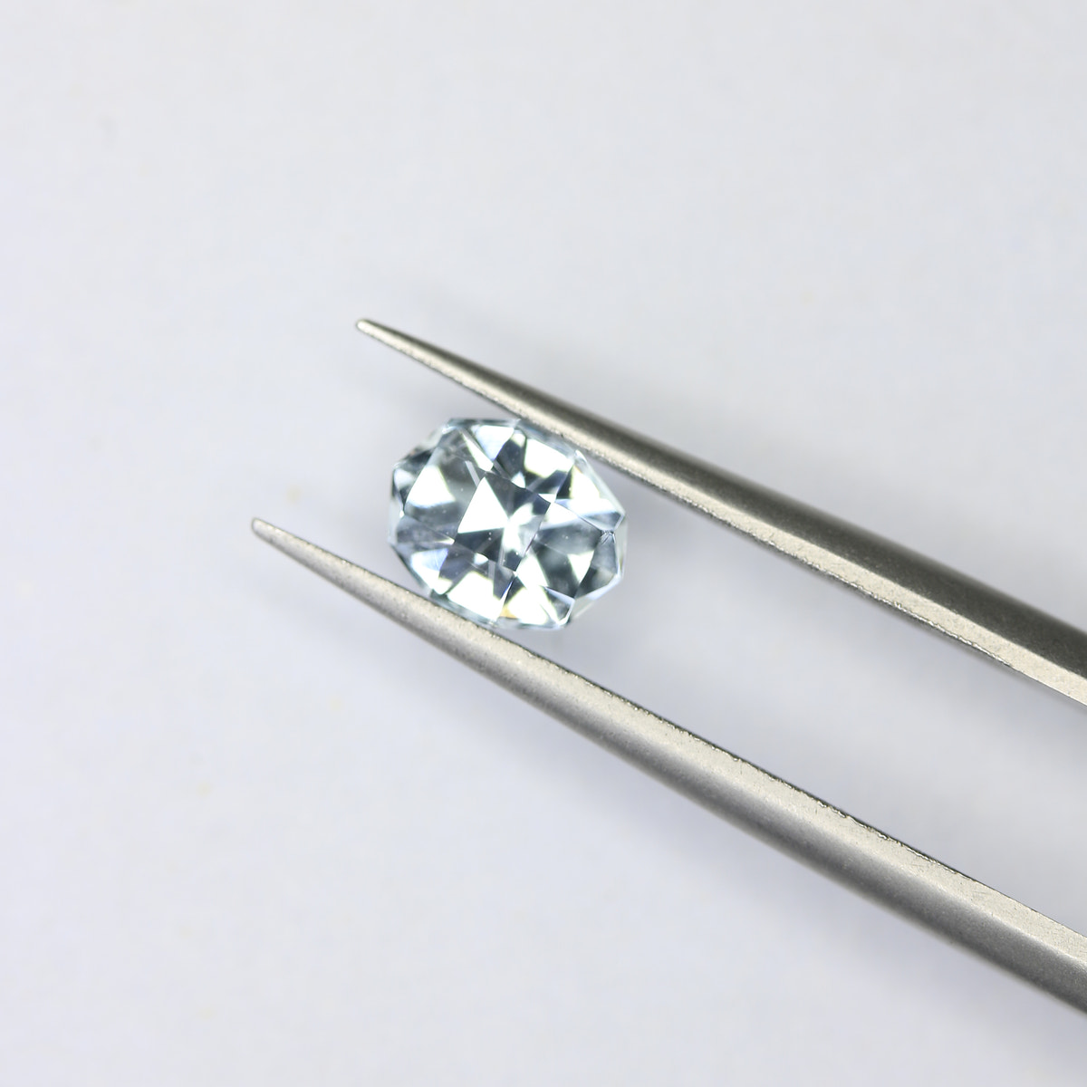 0.86ct faceted Aquamarine gemstone - alternate view 2