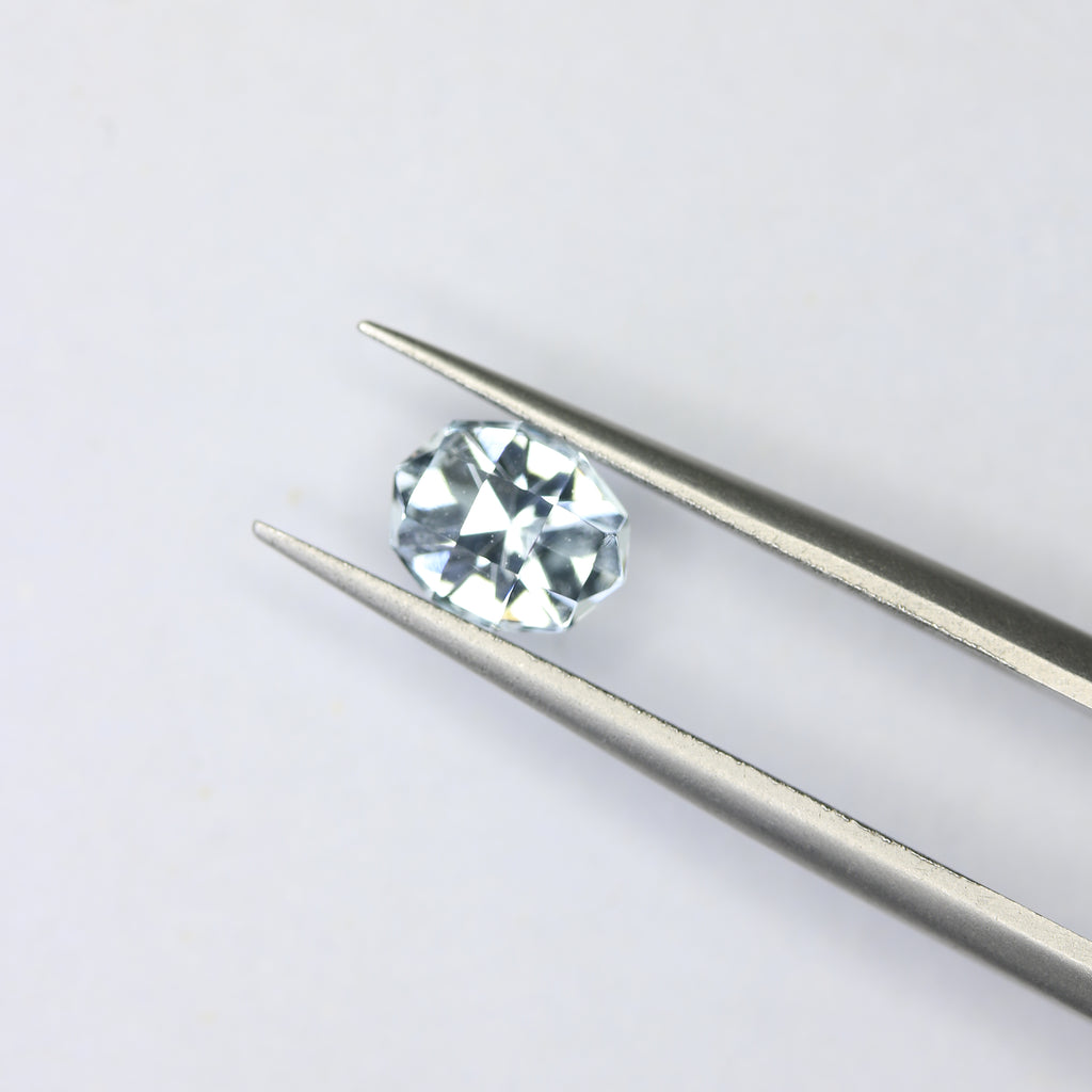 0.86ct faceted Aquamarine gemstone - alternate view 2