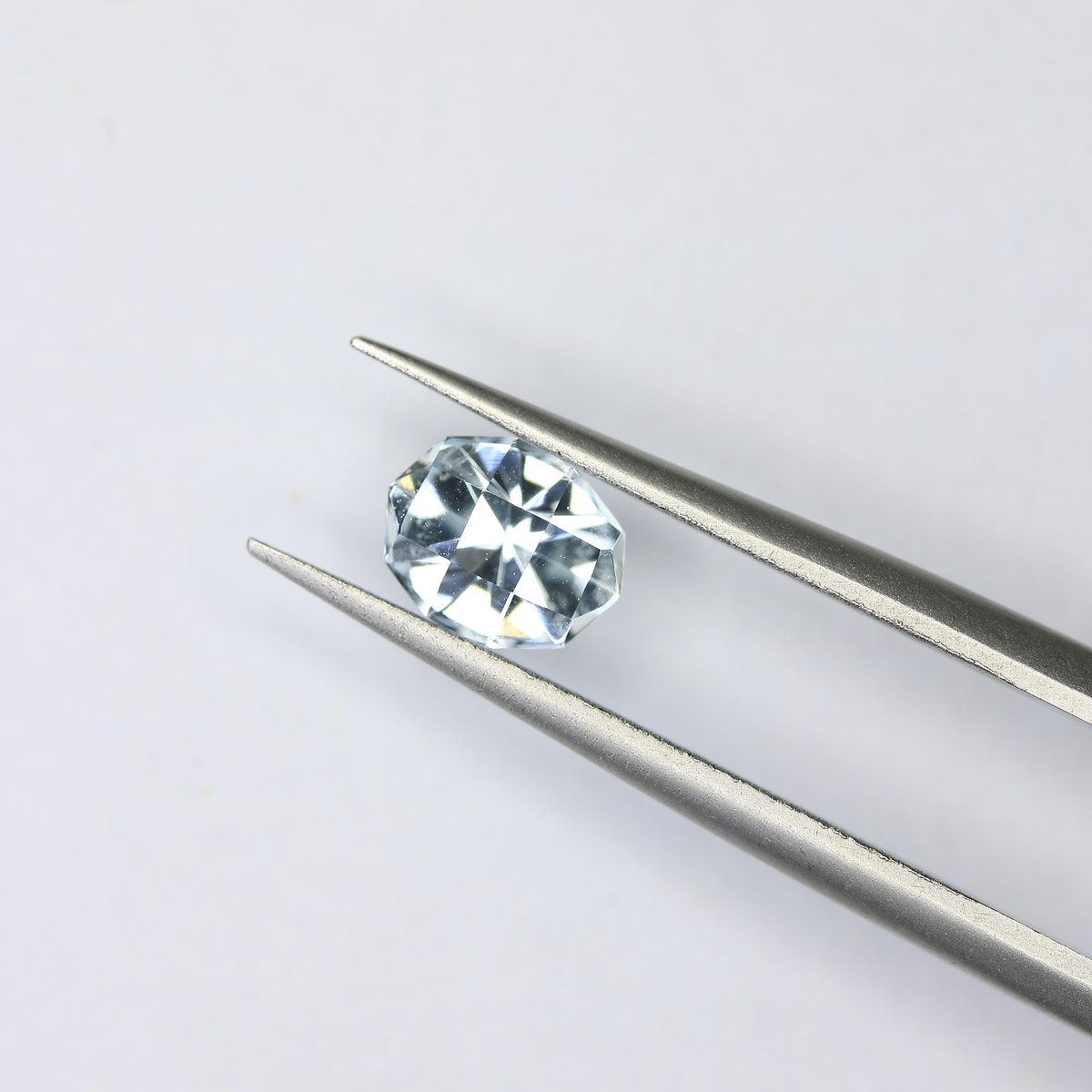0.86ct faceted Aquamarine gemstone