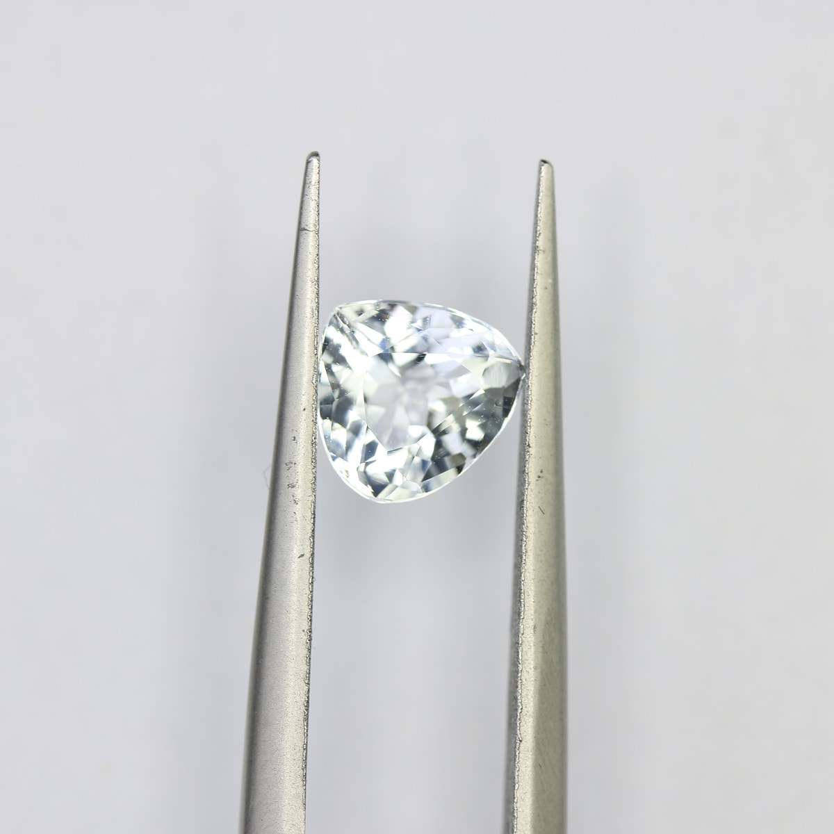 0.8ct faceted Aquamarine gemstone - alternate view 2
