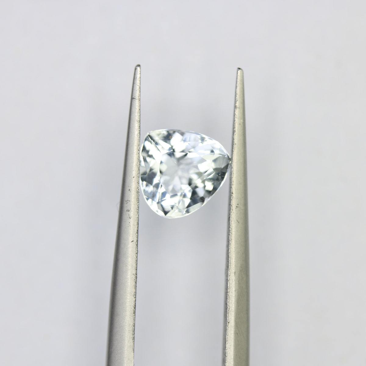 0.8ct faceted Aquamarine gemstone