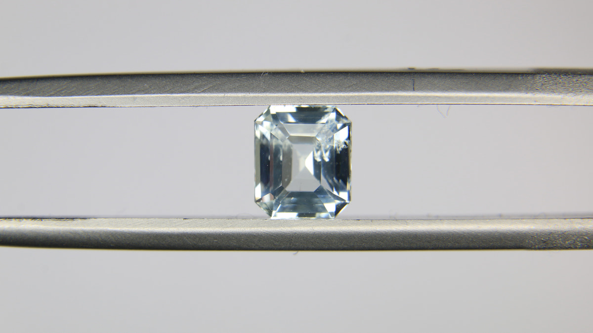 0.97ct faceted Aquamarine gemstone - alternate view 2