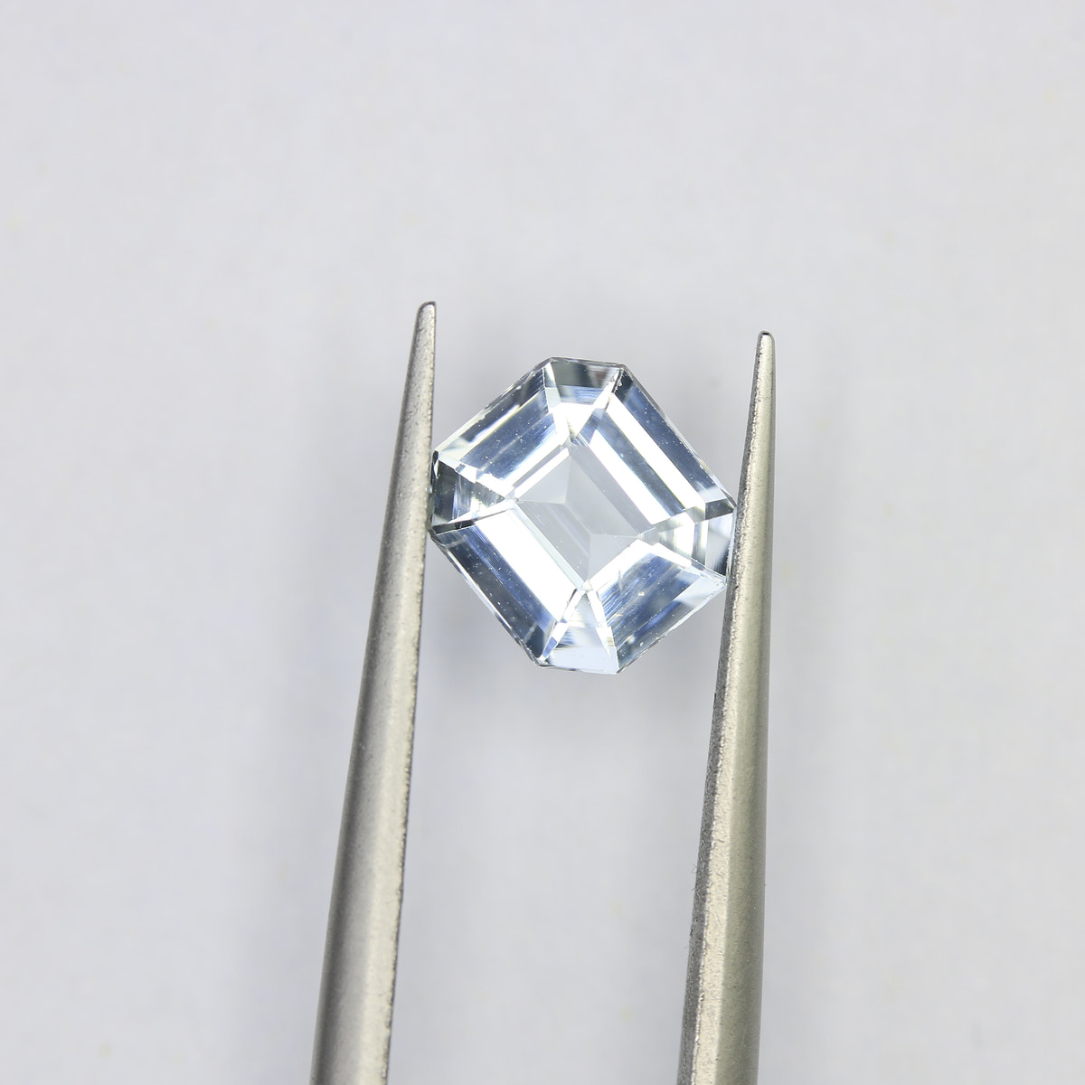 1.27ct faceted Aquamarine gemstone - alternate view 2