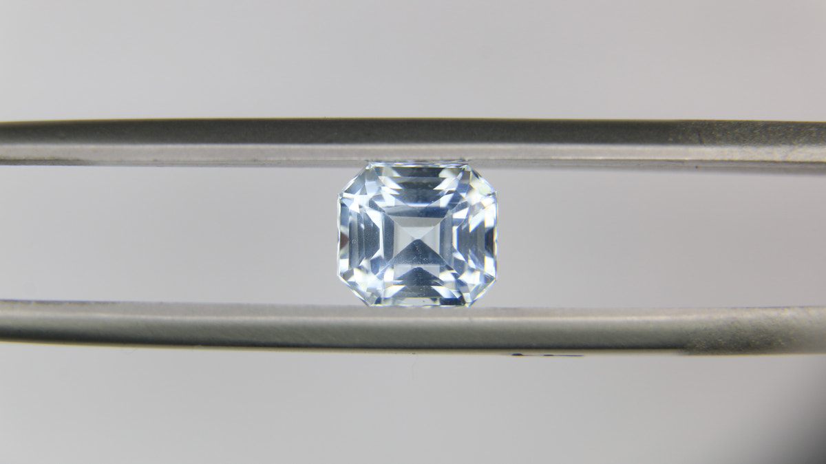 1.55ct faceted Aquamarine gemstone - alternate view 2