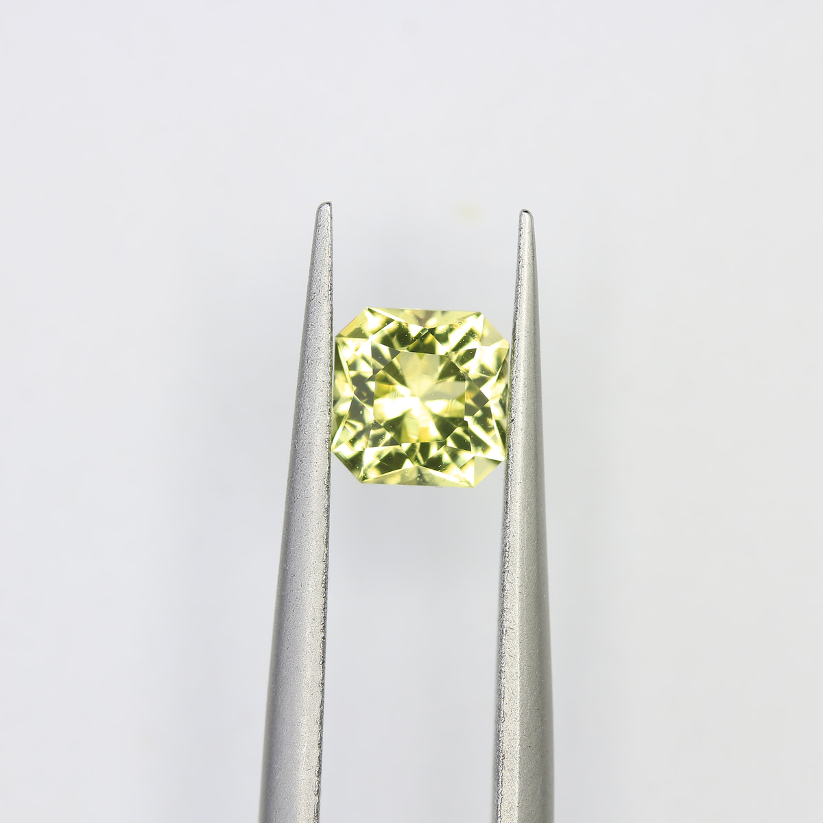 0.875ct faceted Beryl gemstone - alternate view 2
