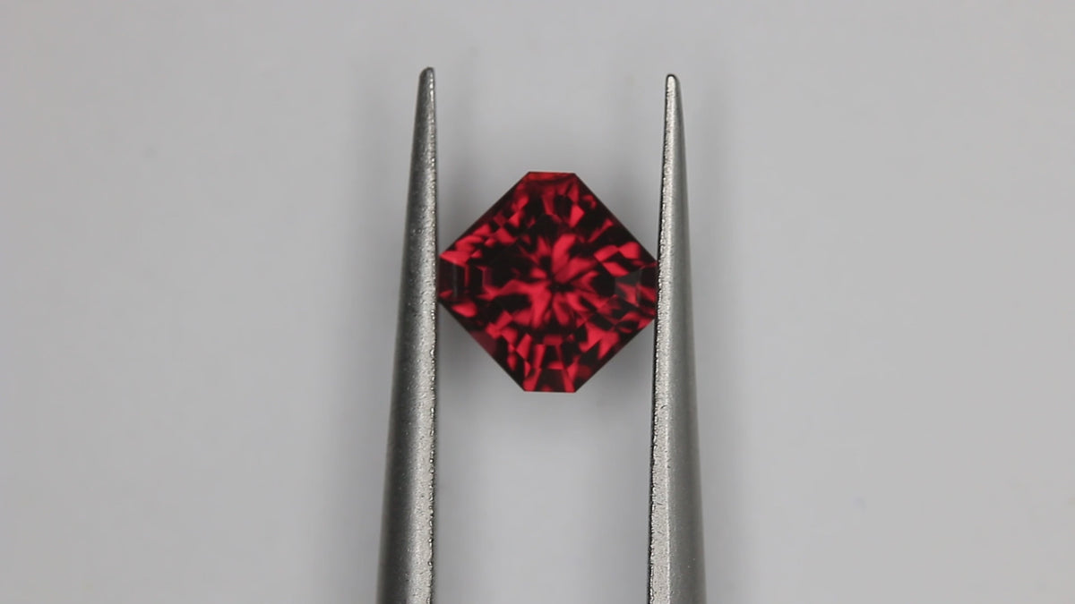 Garnet gemstone - Gar 0133 - Video 01 [RTG-GAR-0133-0135-REPLACEMENT-V1 6F0FA2F10254925E]