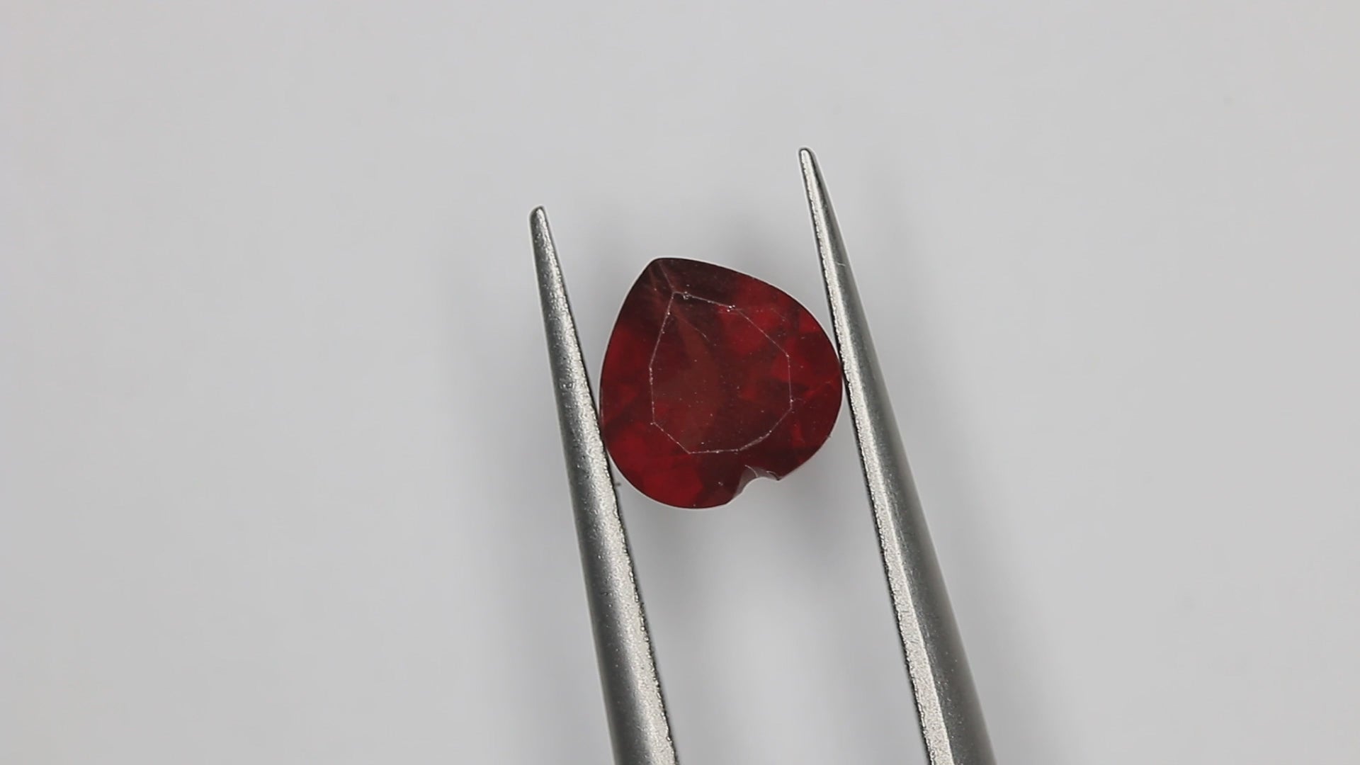 Garnet gemstone - Gar 0180 - Video 01 [RTG-GAR-0180-0181-REPLACEMENT-V1 45AEADE16E542368]